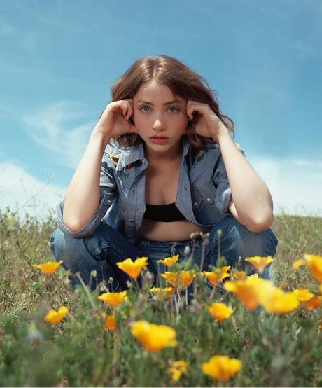 Emily Rudd adult actress gallery