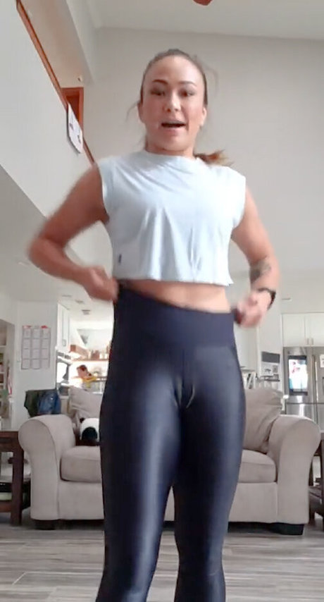 Michelle Waterson hd model img