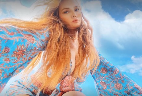 Tamarasuethorne sexy star image