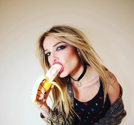 Halsey pornstar best picture