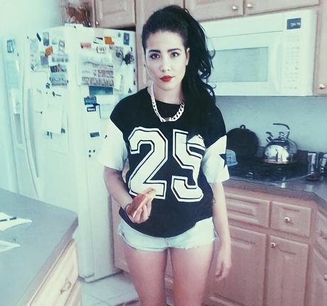 Halsey high quality pornstar pic