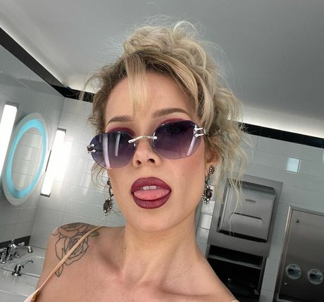 Halsey pretty model gallery