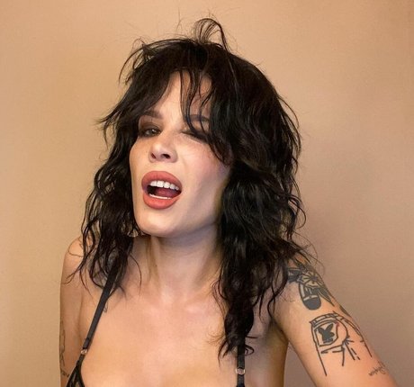 Halsey star erotic picture