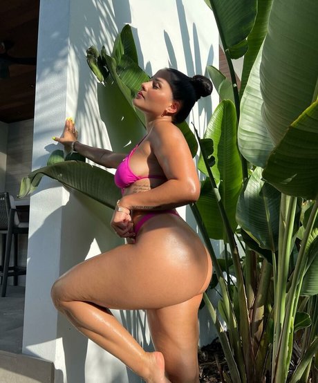 Katya Elise Henry model hot pic