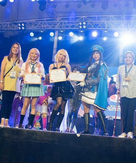 KitzCua nude actress gallery