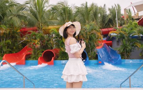 KitzCua model adult image