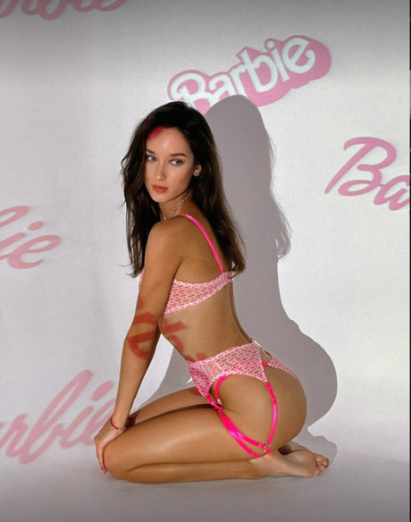 pretylittlething model high quality picture