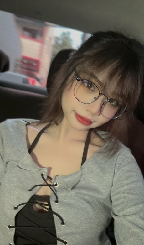 Risanomsyu art model photos