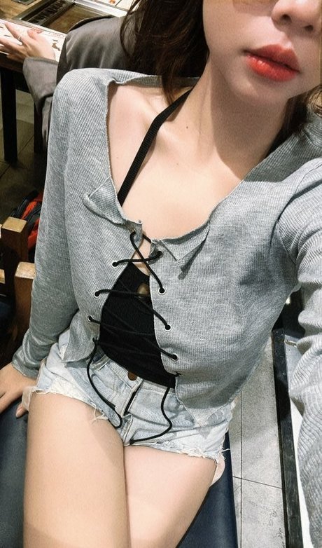 Risanomsyu nudes model pictures