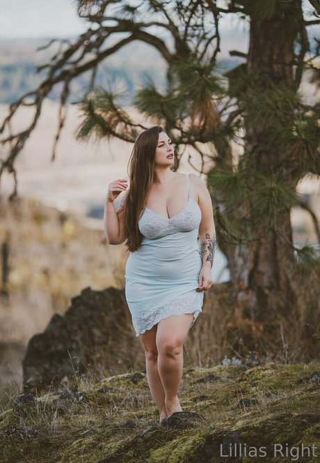 Lillias Right pornstar hd pics