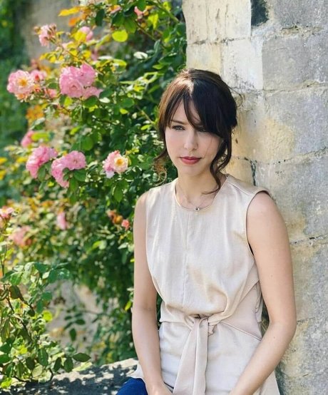 Stefanie Joosten hd actress img