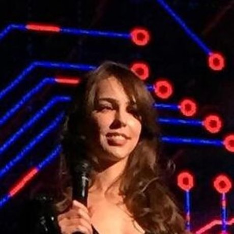 Stefanie Joosten hot actress gallery