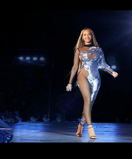 Beyonce art star pictures