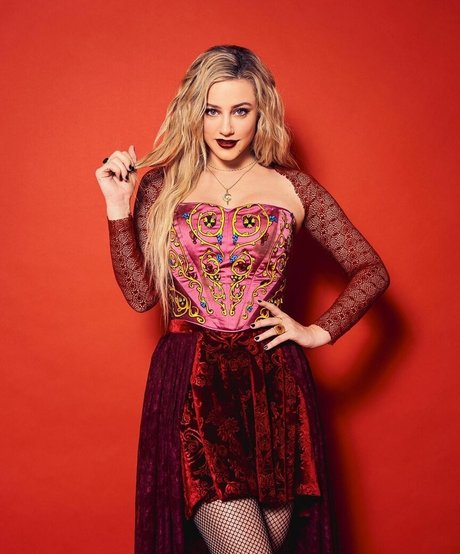 Lili Reinhart pornographic star galleries