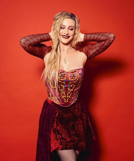 Lili Reinhart hot actress image