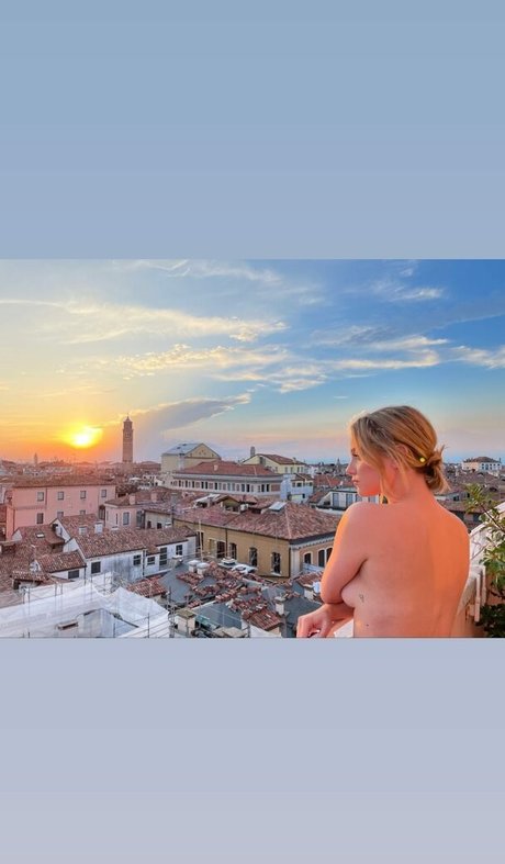 Lili Reinhart model nice img