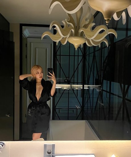 Allissa Shin model best pic