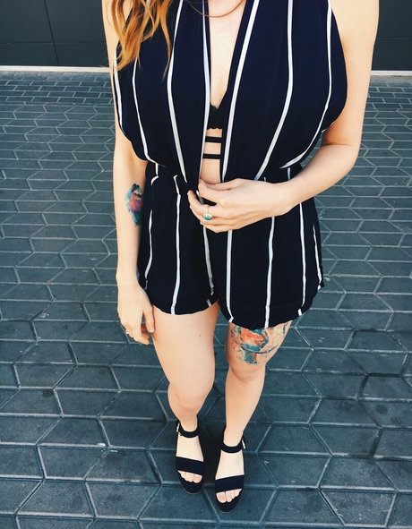 Umbird erotic model picture