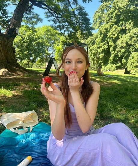 Ellie Schnitt exclusive model picture