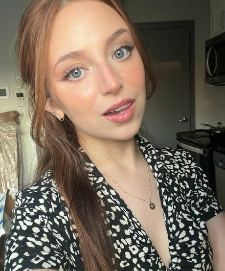 Ellie Schnitt xxx pornstar pic