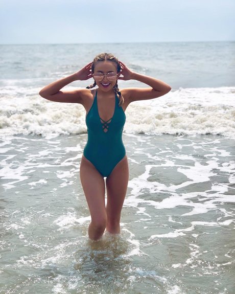 Ellie Schnitt naked model galleries