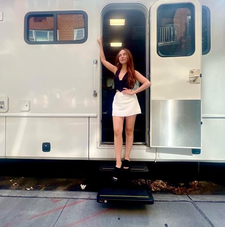 Ellie Schnitt best model photo