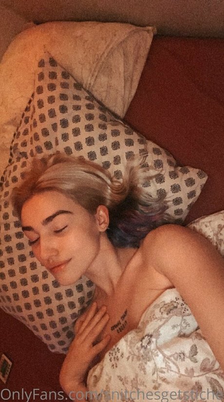 snitchesgetstiches high quality model pic