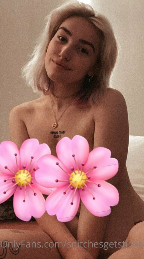 snitchesgetstiches naked pornstar picture