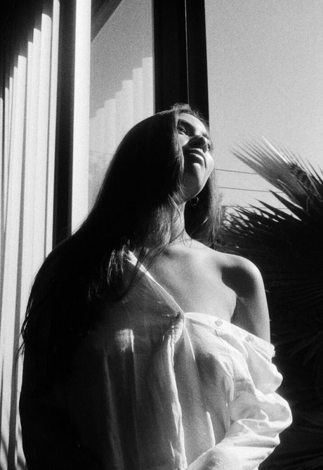 Desiree Flores free model pic