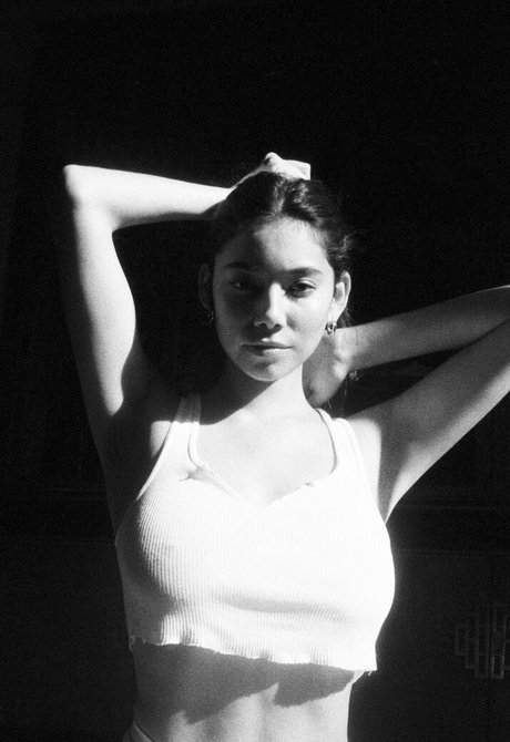 Desiree Flores pretty model pictures