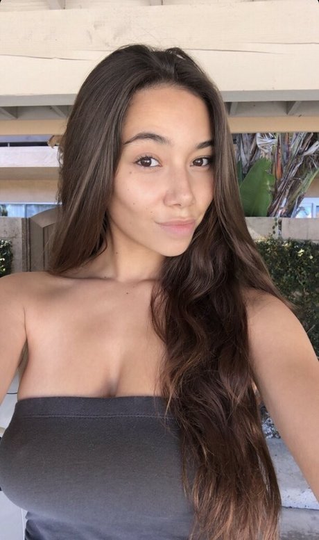 Desiree Flores porn model galleries