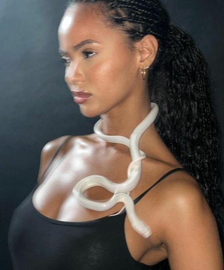 Juliana Nalu model hd photo