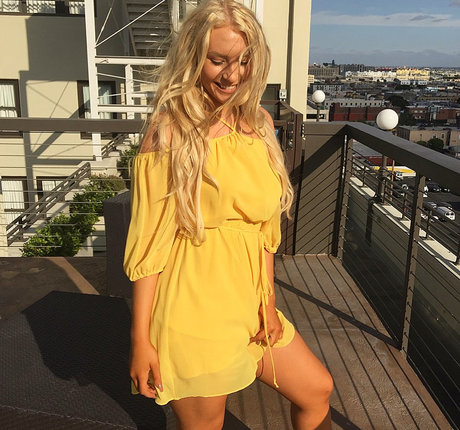 Nikkita Lyons pretty pornstar picture