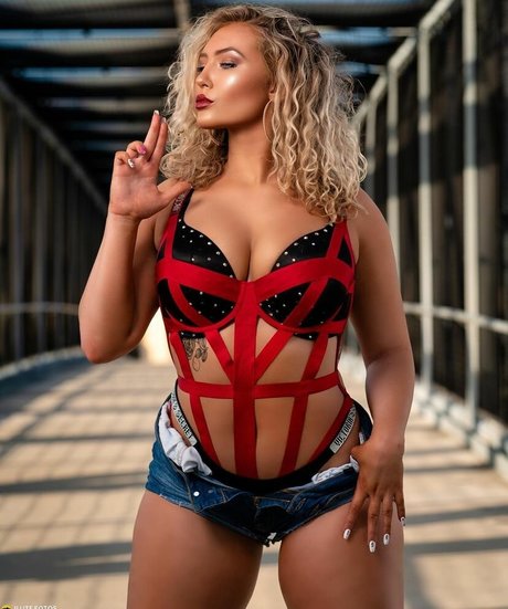 Nikkita Lyons model hd galleries