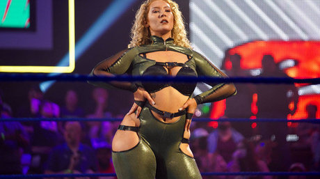 curvy muscle onlyfans naked pic