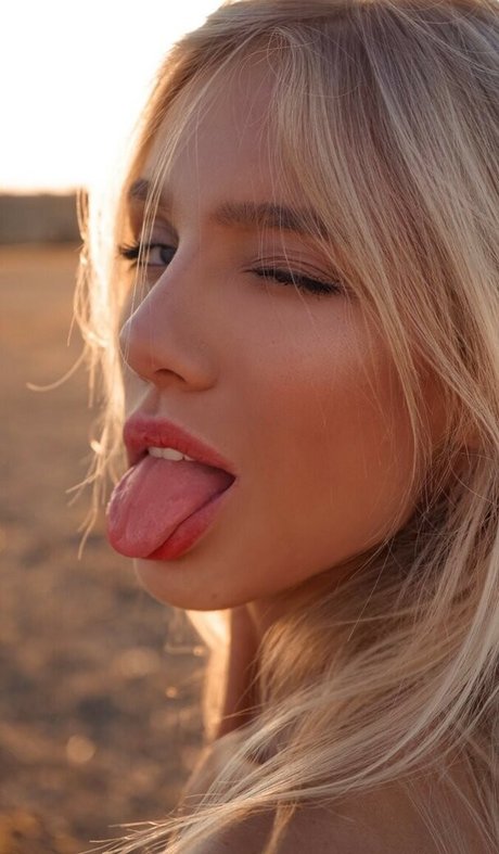 Sara Hardel naked actress photo