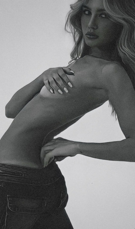 Sara Hardel star sexy pics