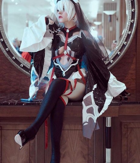 Uzileks model art galleries