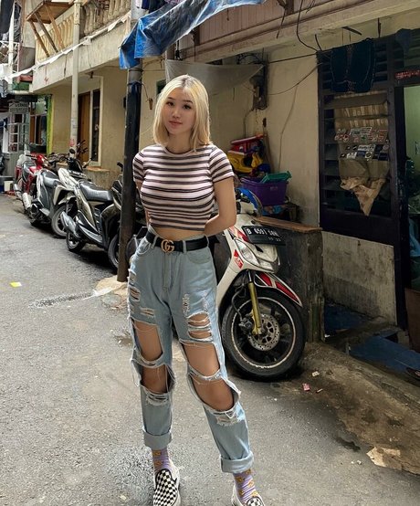 Anastasya Khosasih naked model archive