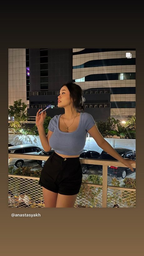 Anastasya Khosasih erotic model img