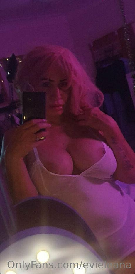 evieleana high quality model pic