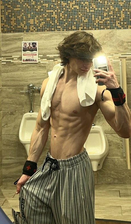 nate shreds art model img