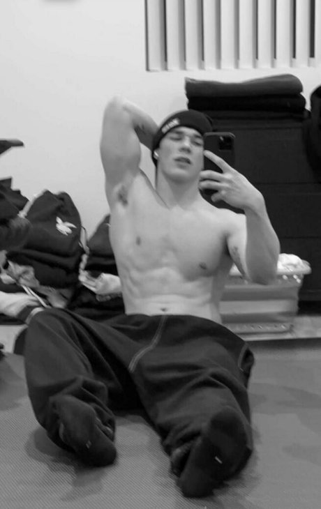 brandonrowlandx free star pics