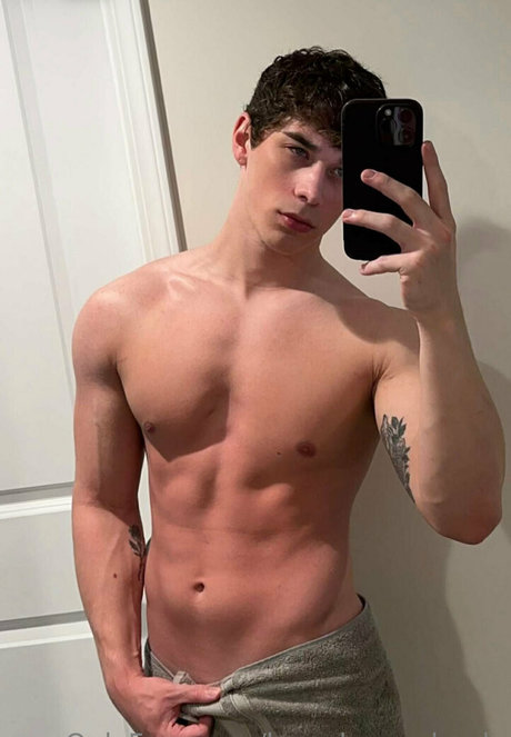 brandonrowlandx naked pornstar image