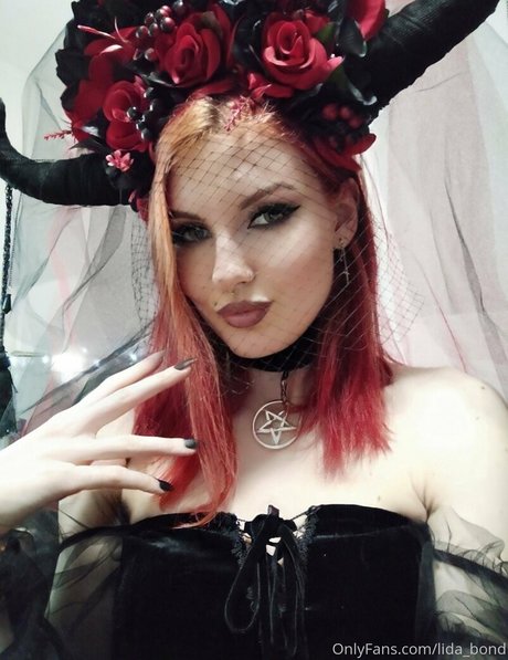 lida bond nudes model pics
