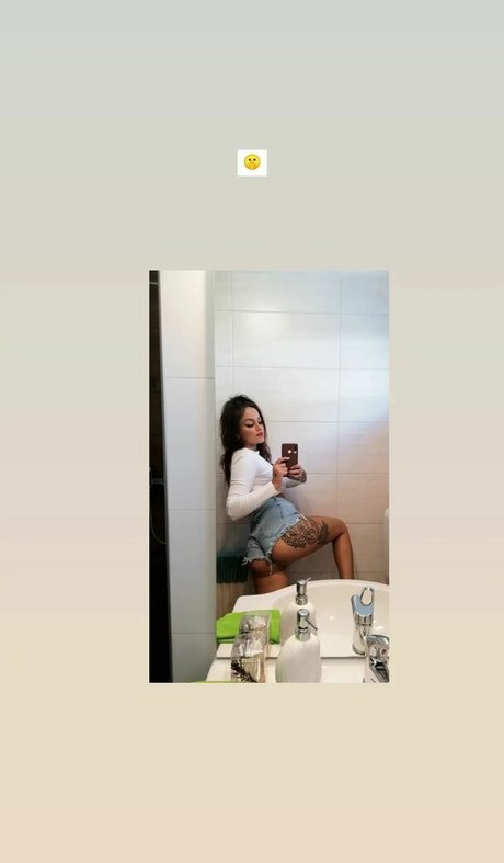 Dzsenifer Vajai beautiful star images