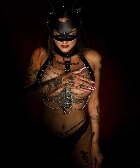 Dzsenifer Vajai model nude image