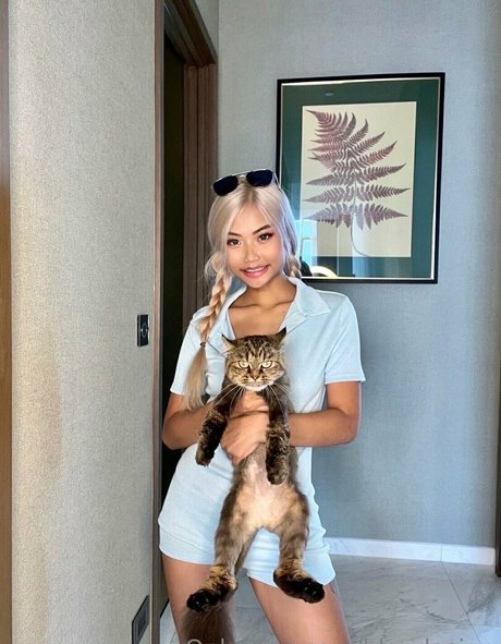 blondasian model high quality images