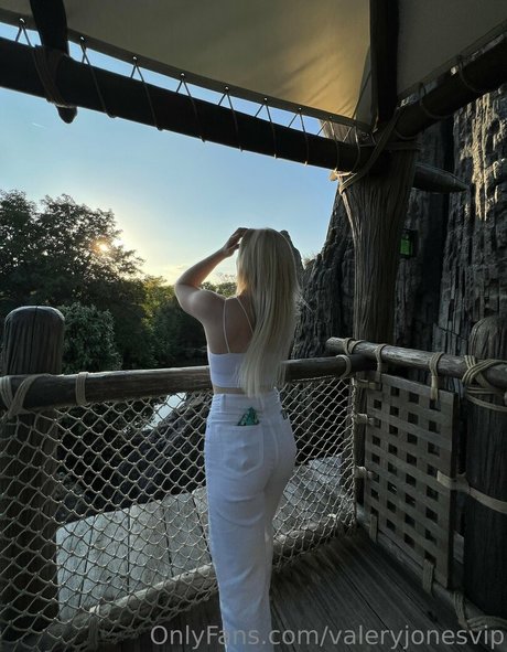 valeryjonesvip top model picture