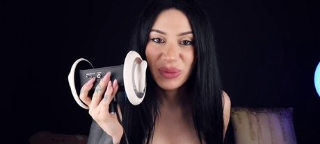 Ellie Alien nice actress pic